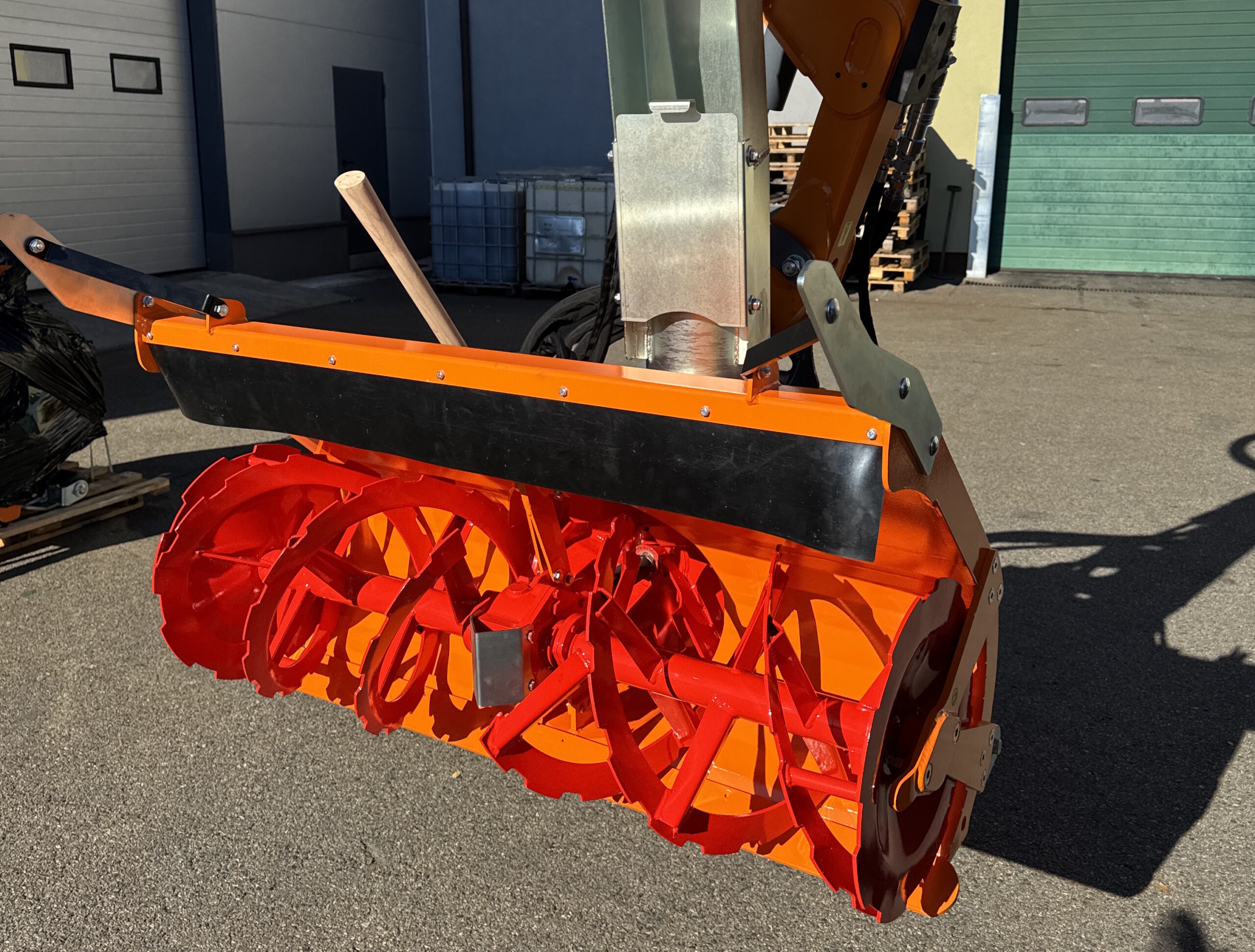 Pług wirnikowy do odśnieżania SWB na kosiarki wysięgnikowe